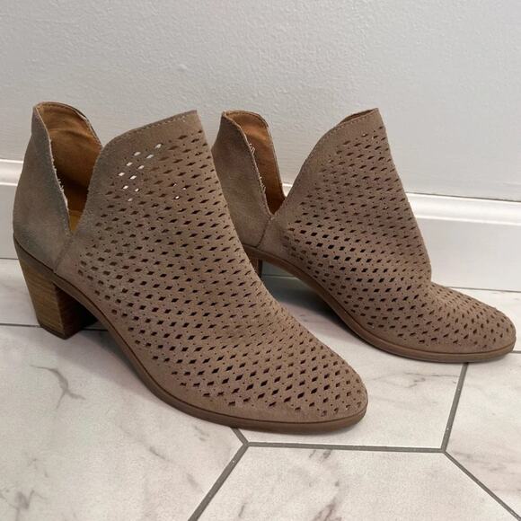 Lucky Brand Tan Perforated Suede Leather Podgia Booties Size 8 Womens - Picture 1 of 10